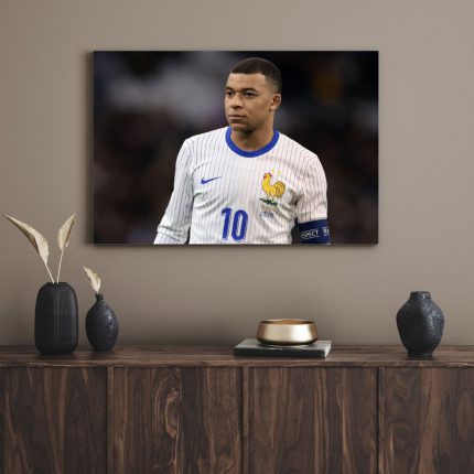 تابلو دکوراتیو ورزشی امباپه در زمین بازی Mbappe on the field