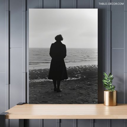 تابلو دکوراتیو کلاسیک خانم تک و تنها A lonely lady
