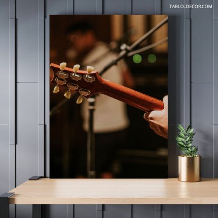 تابلو دکوراتیو مدرن گیتار زدن playing the guitar