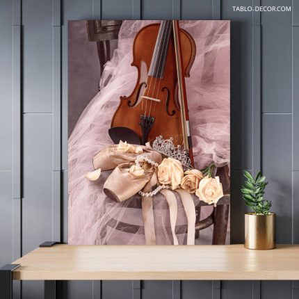 تابلو ویولن و گل خشک شده Violin and dried flowers