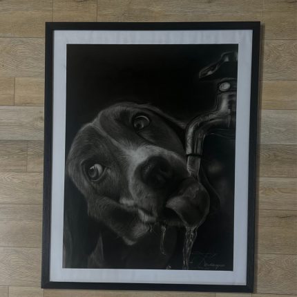تابلو نقاشی سیاه قلم سگ تشنه thirsty dog