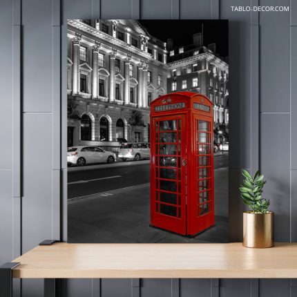 تابلو کیوسک تلفن در لندن Telephone kiosk in London