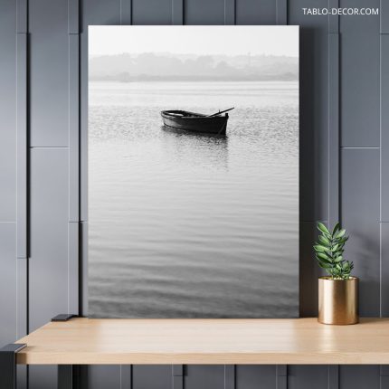 تابلو مینیمال قایق در ساحل آرام Boat on the calm shore